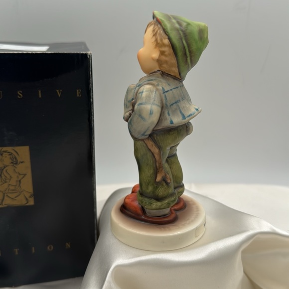 M I Hummel Goebel Figurine "Hello World" Exclusive Edison - Picture 2 of 6